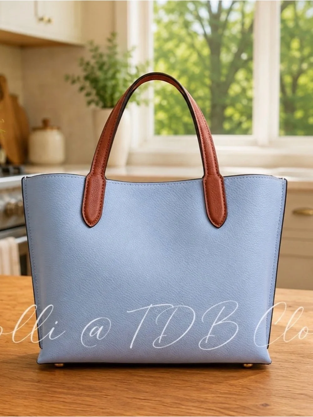 Coach Willow 24 Tote-Pool Blue Multi